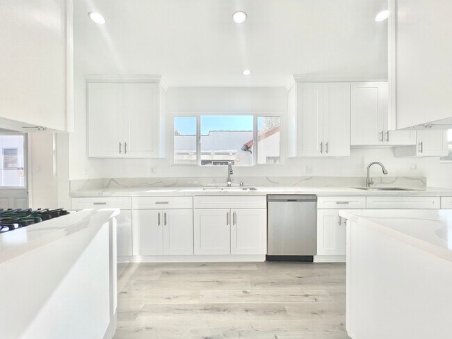 Building Photo - 1510 S Durango Ave