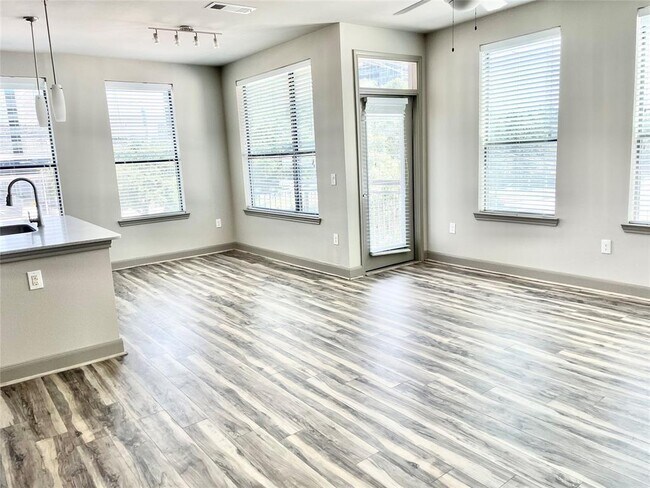 Foto del edificio - 3788 Richmond Ave.