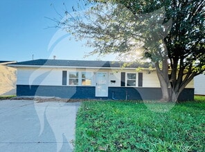 Building Photo - 2518 4th St