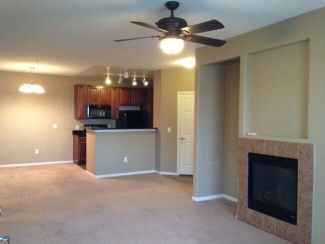 Foto del edificio - Highly Desirable 2 bedroom, 2 bath Condo i...
