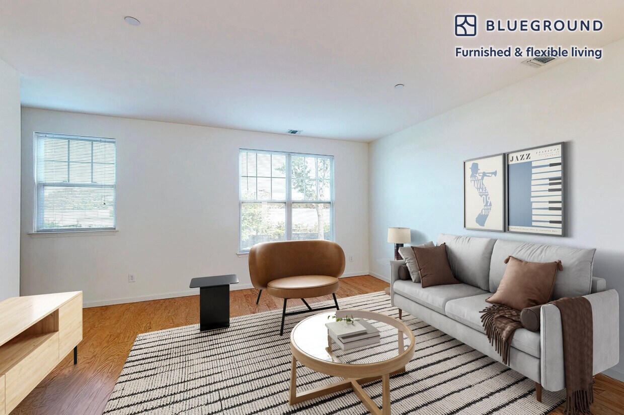 Foto principal - 998 Stewart Ave