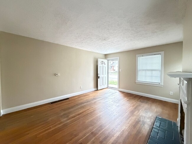 Photo - 825 Parkway Dr House