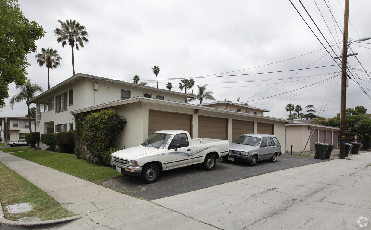 Building Photo - 802-806 N Lemon St