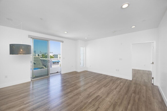 Building Photo - 1101 S Harvard Blvd