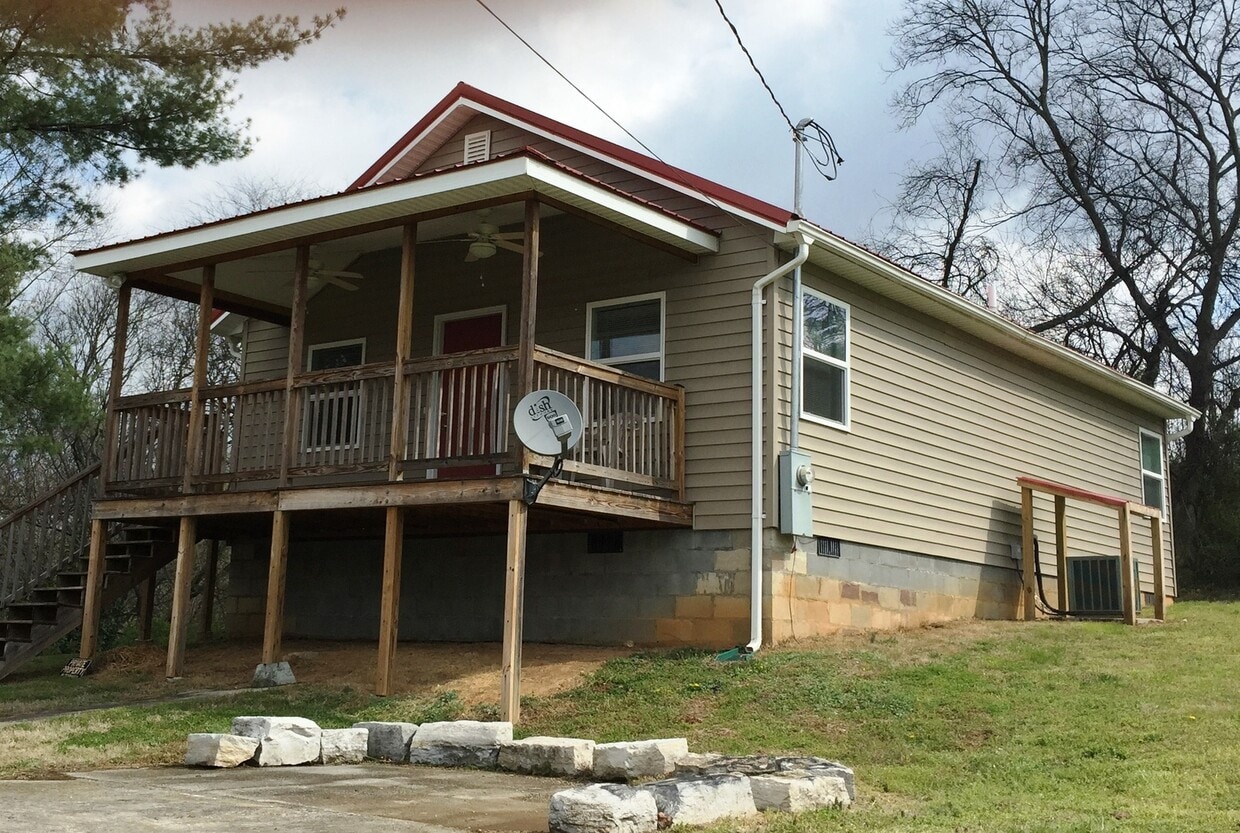 Primary Photo - Charming 2-Bedroom Home with Porch & Stora...