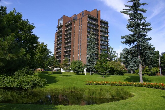 Photo du bâtiment - Roxborough Apartments