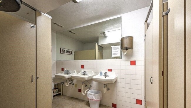 Foto del edificio - 410 N Oliver Ave