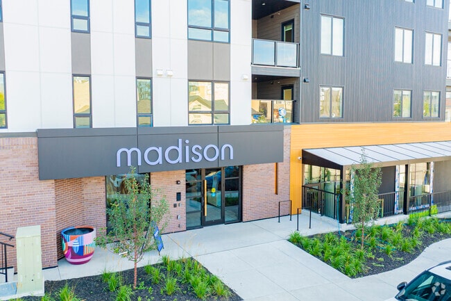 Entrée - Madison