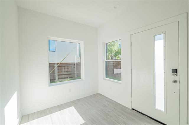 Foto del edificio - 1921 N Prairie Ave