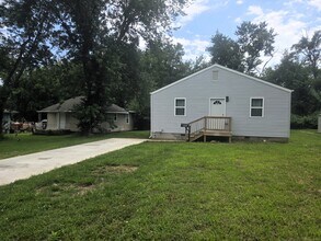 Building Photo - 2842 W Elm St
