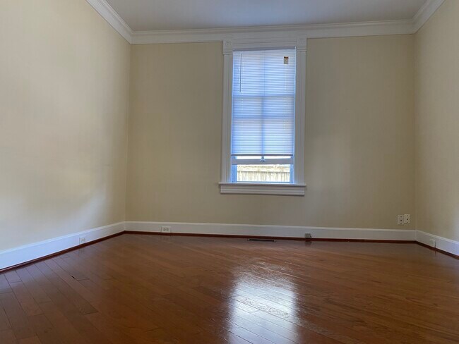 Building Photo - 200 S Elliott St