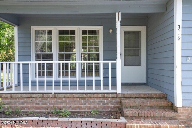 Building Photo - 319 Southwest Dr