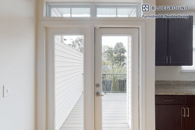 Foto del edificio - 998 Stewart Ave