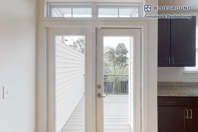 Foto del edificio - 998 Stewart Ave