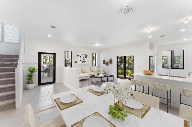 Foto del edificio - 8336 Central Park Blvd