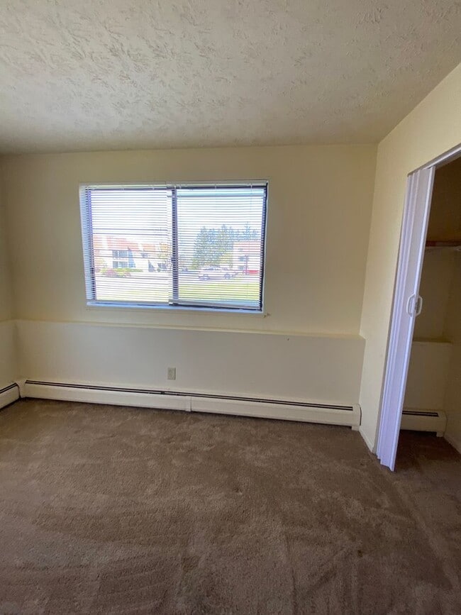 Interior Photo - Sheridan Park and Holiday Manor