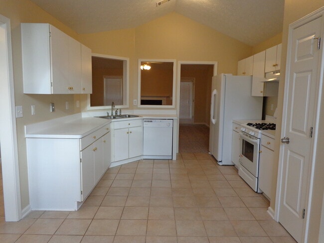 Foto del edificio - 7102 Independence Dr