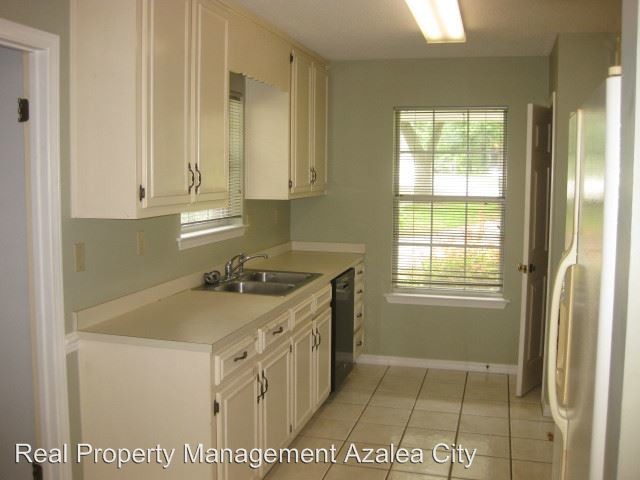 Building Photo - 3 br, 2 bath House - 7941 Hilltop St