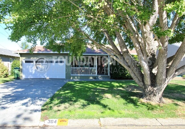 Photo - Charming 3 bed, 2 bath home nestled on a l...