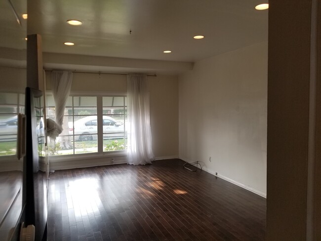 Building Photo - 236 S Rexford Dr