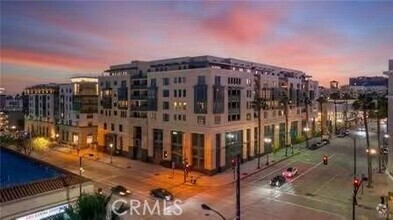 Building Photo - 39 S Los Robles Ave