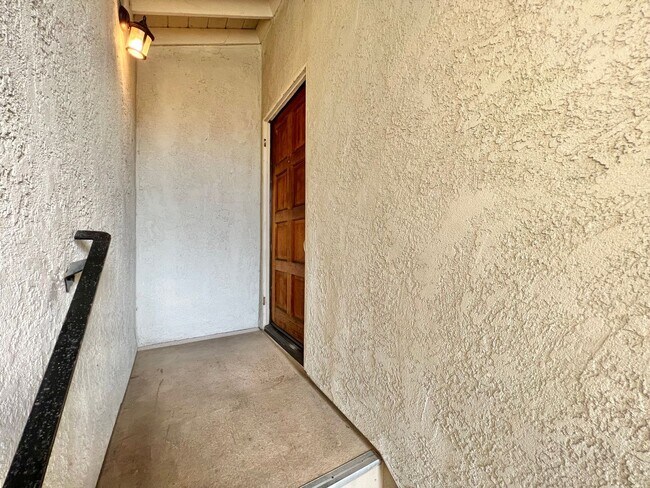 Building Photo - Alamitos Beach 2 Bedroom Condo - Close to ...