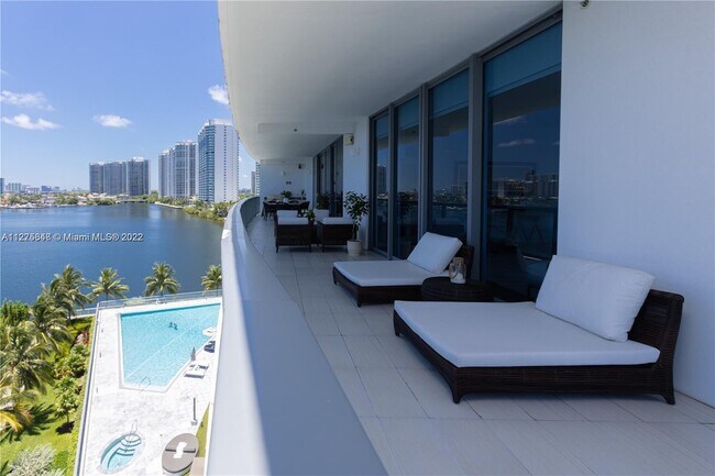 Foto del edificio - 3300 NE 188th St