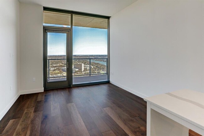 Building Photo - 44 East Ave