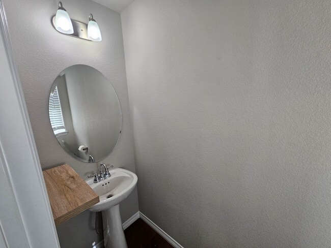 Foto del edificio - 3 Bed 3 bath house in Lorson Ranch!