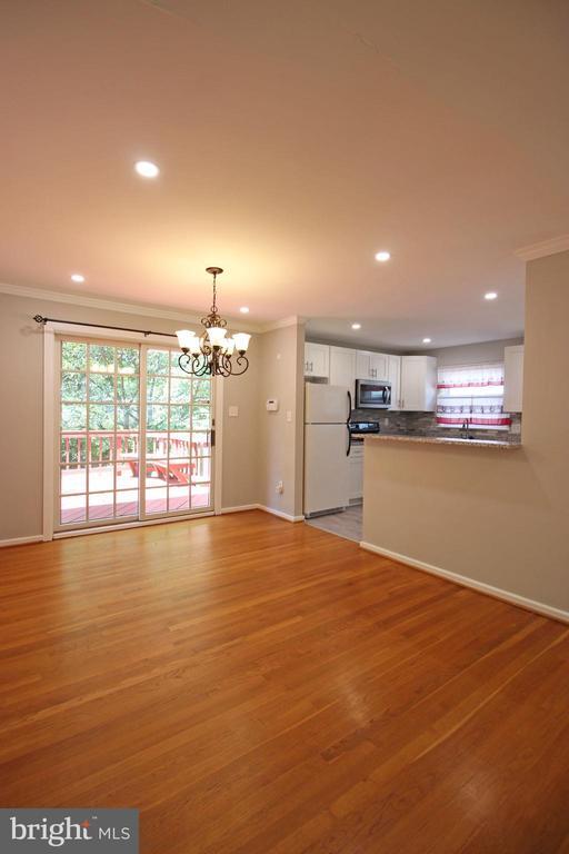 Building Photo - 102 Yeonas Dr SE