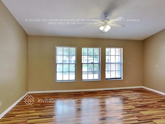 Building Photo - 3040 Oak View Dr