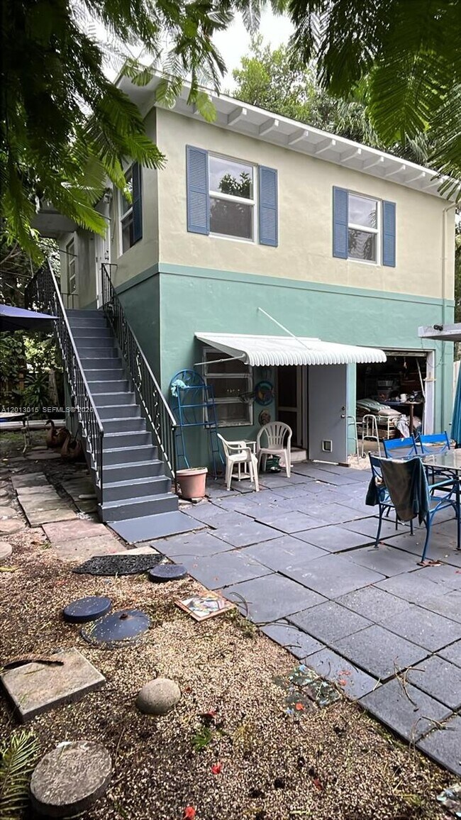 Foto del edificio - 834 SW 11th St