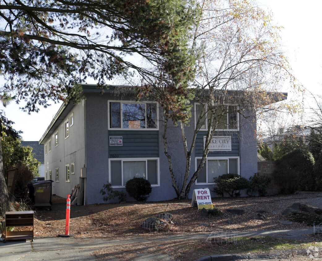 Foto principal - 2600 NE 125th St