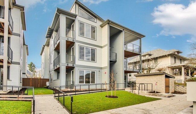 Building Photo - *$1,000 OFF FIRST FULL MONTH'S* Beautiful ...