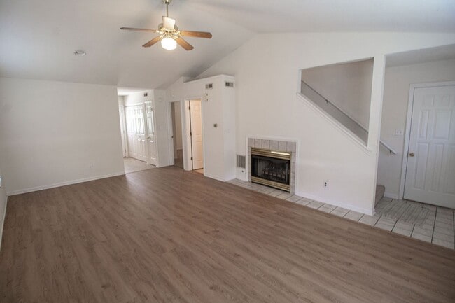 Building Photo - 5200-5202 Tessa Way