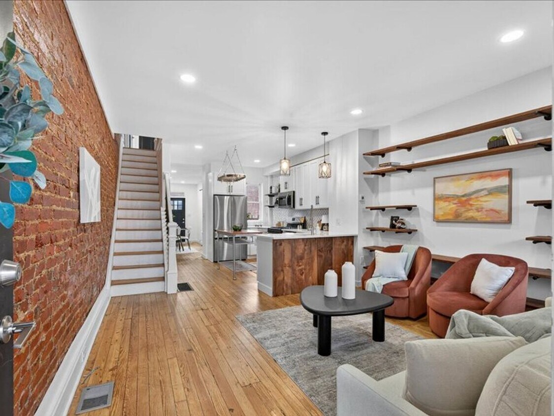 Foto principal - Gorgeous 4 Bedroom 2.5 Bathroom Available ...