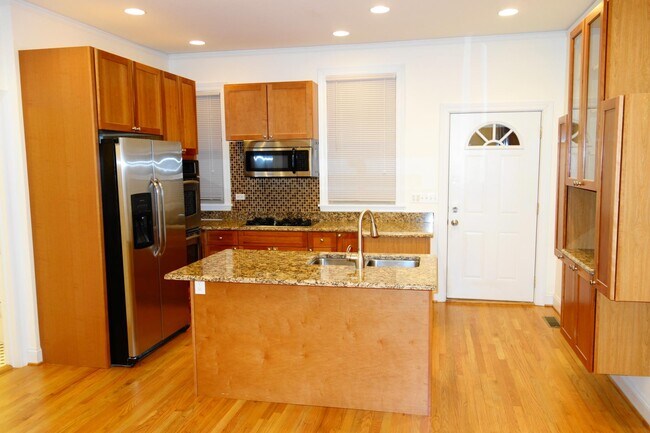 Kitchen - 5142 N Clark St