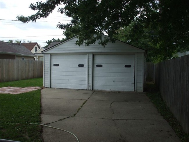 Building Photo - 28073 Waverly St
