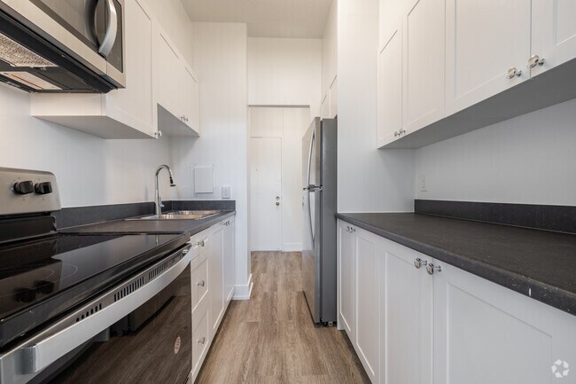1BR, 1BA - Cuisine - 2880 Carling Avenue