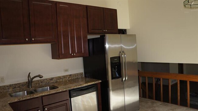 Building Photo - 326 Meadowrue Ln