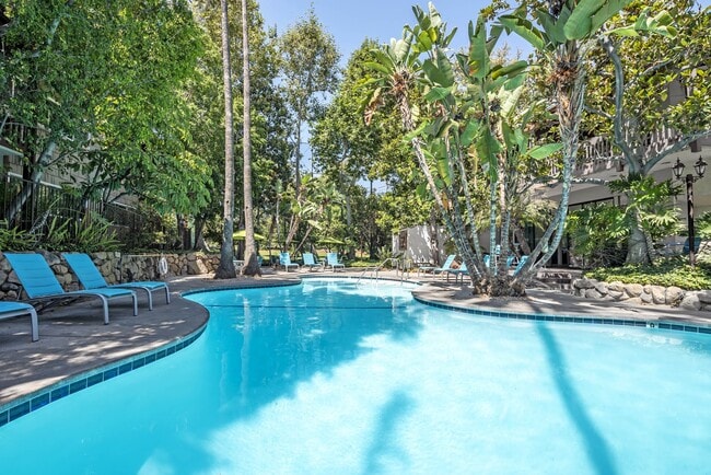 Building Photo - Rancho Los Feliz