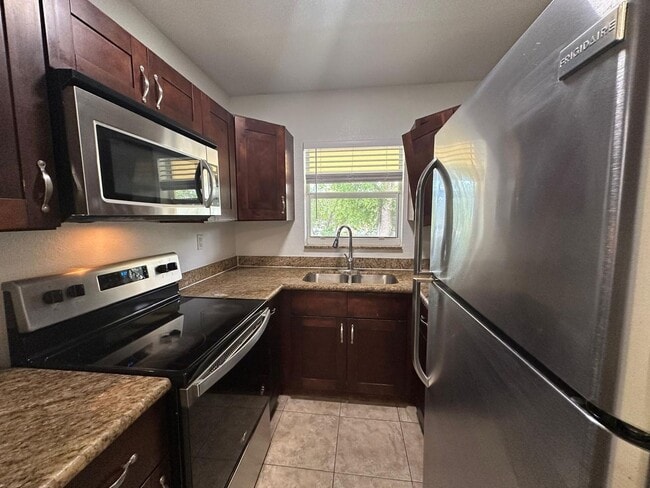 Interior Photo - 2640 Ivy Apartments LLC