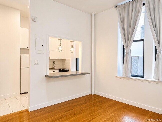 Foto del edificio - 4260 Broadway