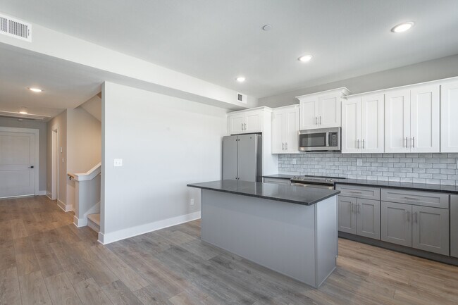 Foto del edificio - 7175 Garden Grove Way