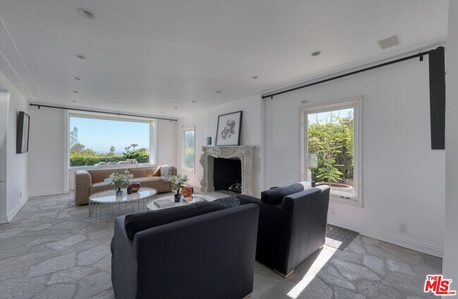 Foto del edificio - 1300 Summitridge Dr