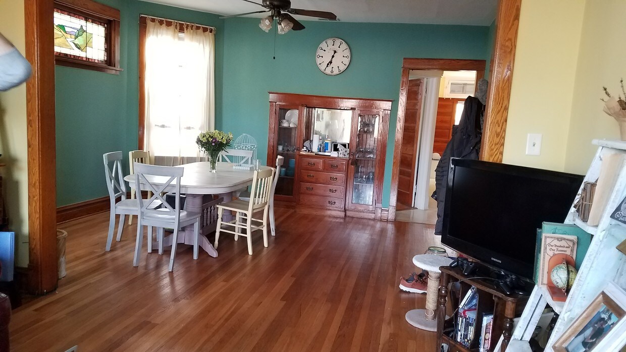 view of dining room - 3084 N Haussen Ct