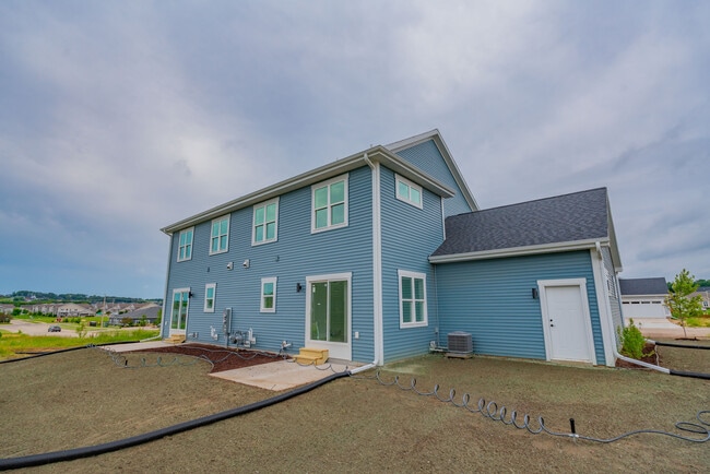 Building Photo - 291 N Bergamont Blvd