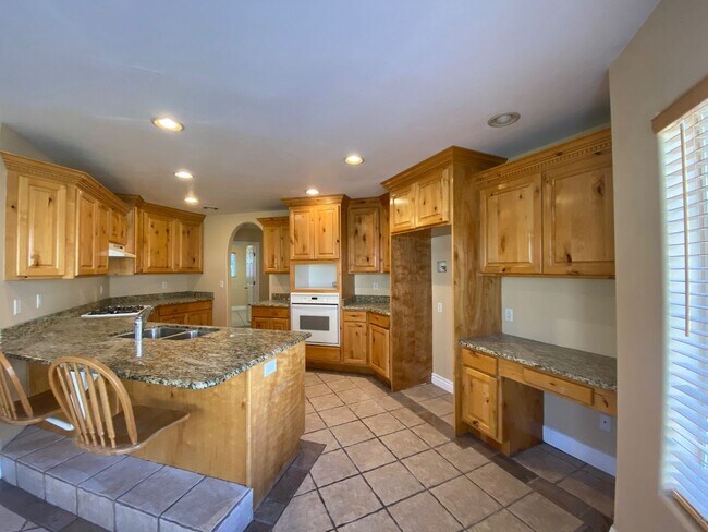 Building Photo - 4 br, 2 bath House - 629 S Main Street