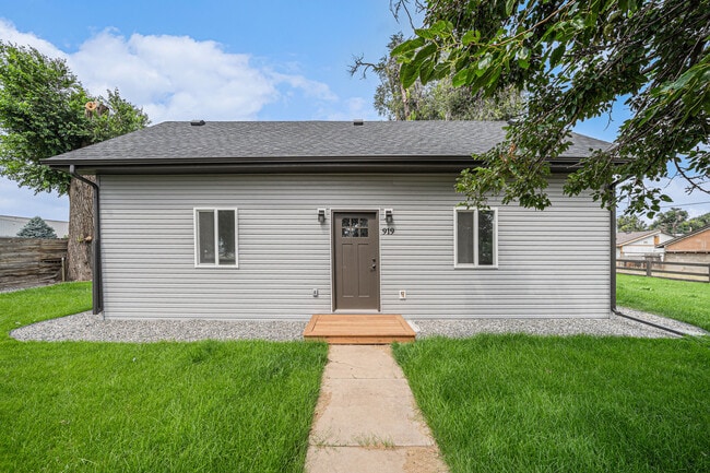 Building Photo - 919 36th St