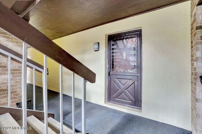 Building Photo - 123 Amberly Dr